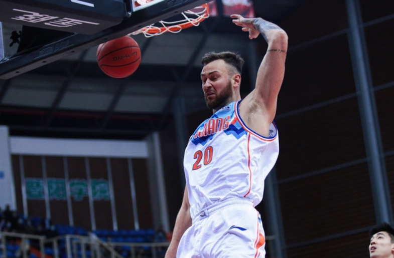 转折点！马赛调整名单，国王杯关键时刻攻防权衡，态度坚定，更衣室氛围转暖(刘国正逆转之王完整视频)